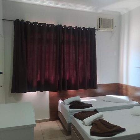 Pousada Quarto Familiar Com Ar,Frigobar,Wi Fi, Garagem Aparecida  Exterior foto